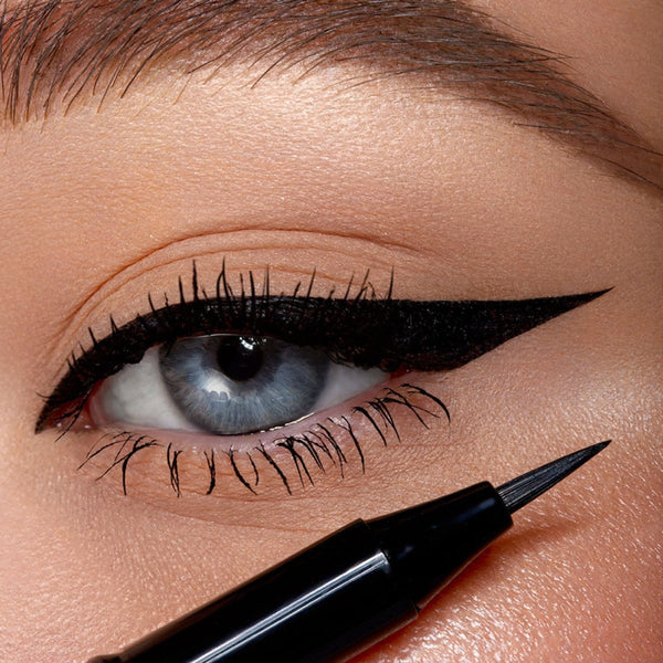 Carica l'immagine nel visualizzatore di Gallery, Face+ Eyeliner Waterproof Defining Liner Penna Eyeliner Lunga Tenuta
